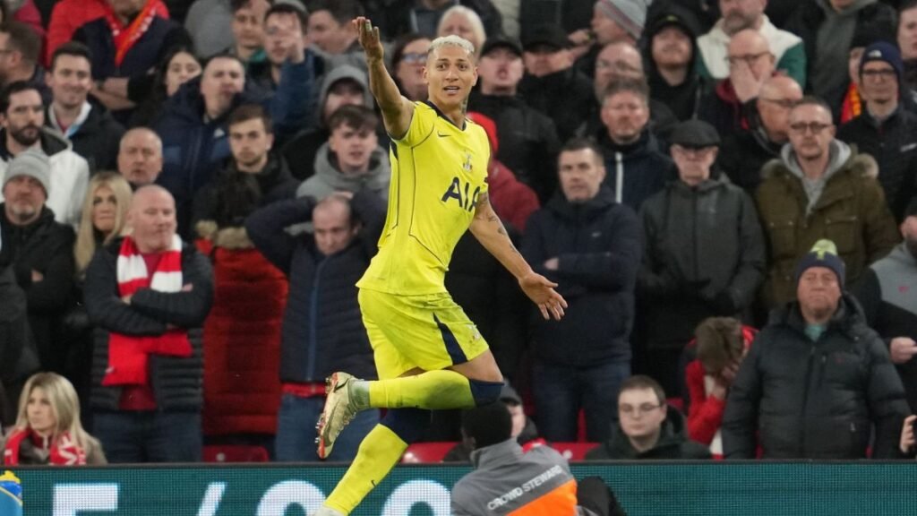 Bruno Fernandes Shines in Man United’s 3-1 Win Over Aston Villa, Liverpool Stopped by Spurs