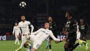 Chelsea Manager Defends Goalkeeper Decision After Costly Error Against PSG