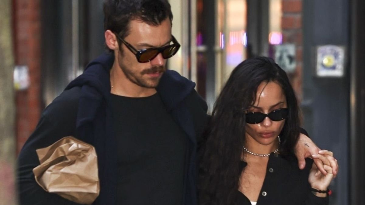 KISS ME, HARRY Zoe Kravitz spotted wearing boyfriend Harry Styles’ merchandise as couple take a stroll through New York