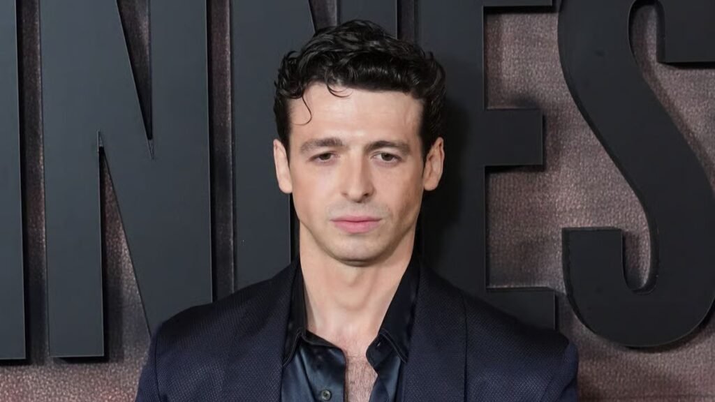 LOVE AT FIRST PINT Huge Netflix star Anthony Boyle spotted on date with TikTok influencer branded ‘the UK’s Emma Chamblain’