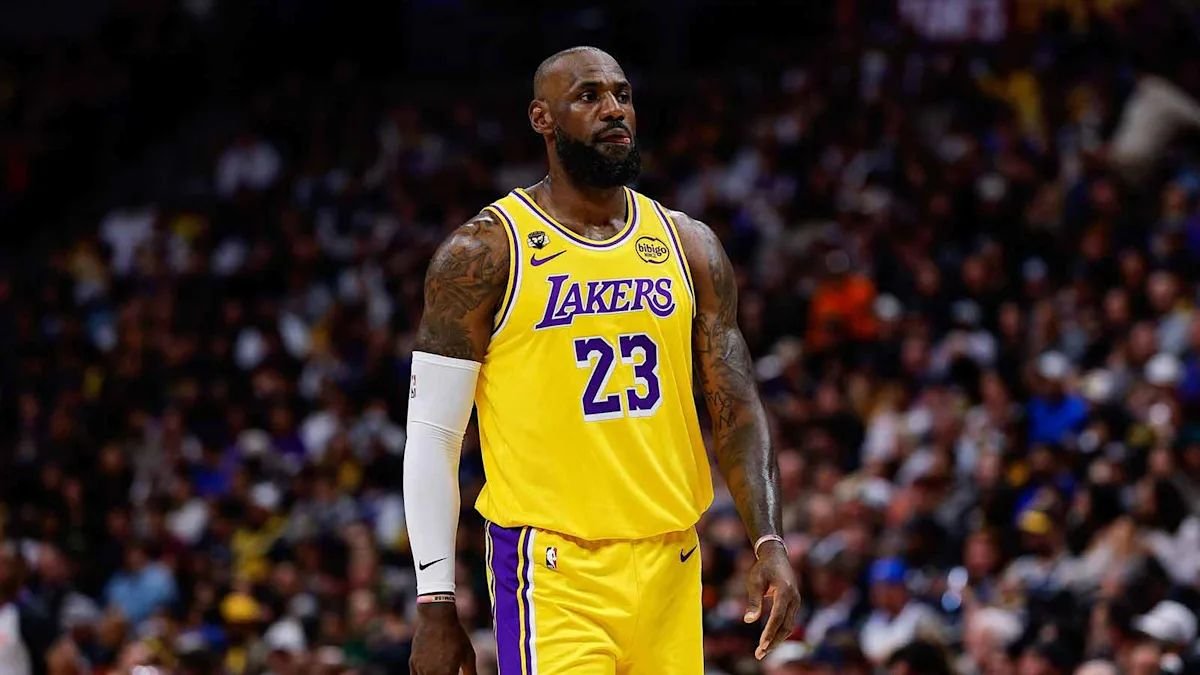 Lakers get alarming LeBron James injury update after Nuggets loss