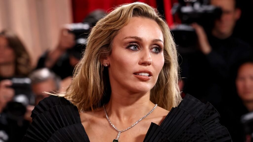 Miley Cyrus Performs as Hannah Montana for First Time in 15 Years in Trailer for 20th Anniversary Disney+ Special