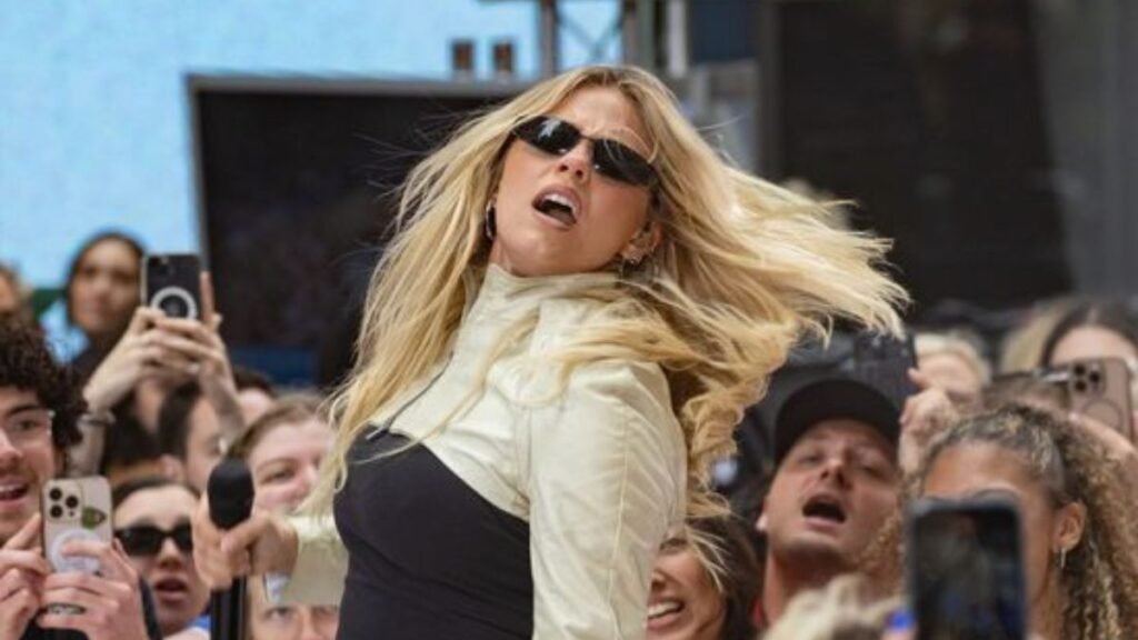 RAPP IT UP Horrifying moment crowd surge at Renee Rapp gig before ‘nine people need security’s help’