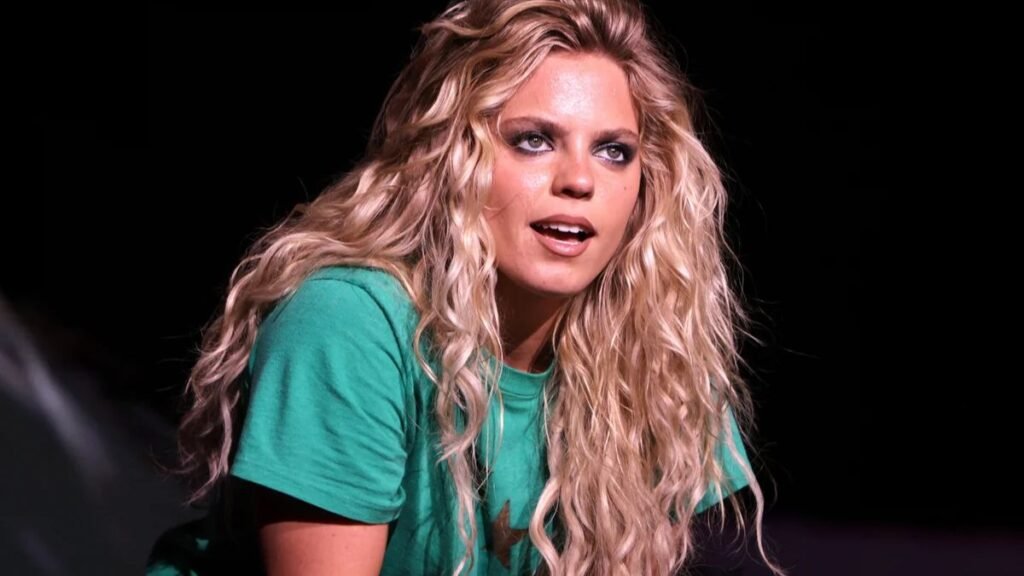 RAPP IT UP Horrifying moment crowd surge at Renee Rapp gig before ‘nine people need security’s help’