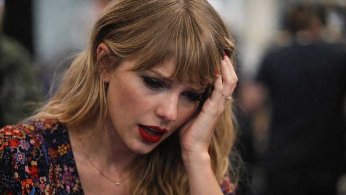 Taylor Swift gets bad news after career announcement