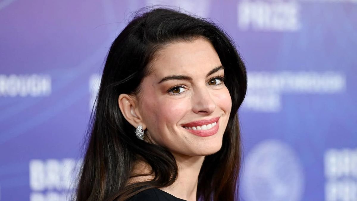 Anne Hathaway Growned Most Beautiful Women in The World