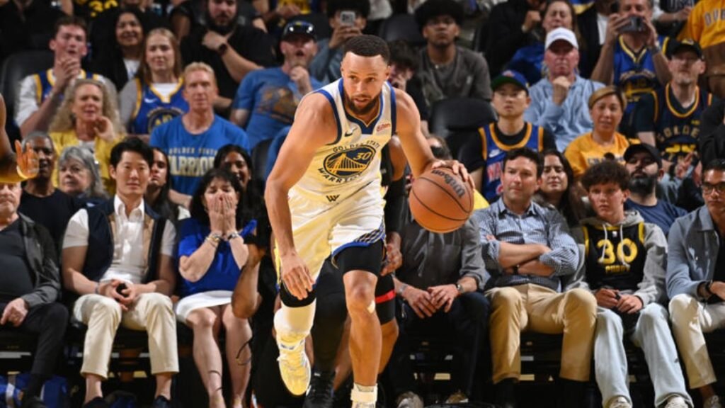  Stephen Curry Makes Comeback for Warriors with Controlled Playing Time