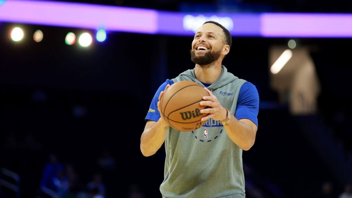 Stephen Curry Makes Comeback for Warriors with Controlled Playing Time